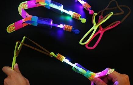 不起眼的暴利小生意，卖发光小玩具一晚赚500元